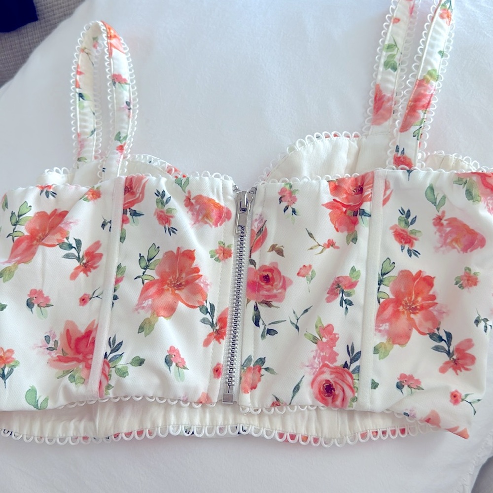 White Fox Floral Top - Picture 3 of 5